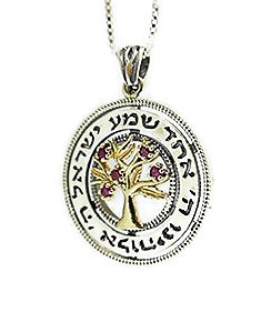 תליון עץ רובי שמע ישראל - מגע הקסם תליון עץ רובי שמע ישראל - מגע הקסם