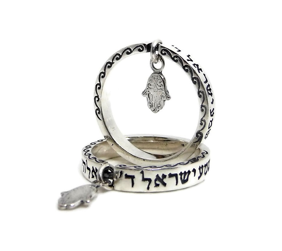 טבעת דקה עם חמסה נופלת