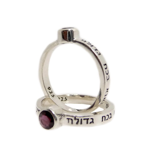 טבעת דקה ברכות משובצת לאשה