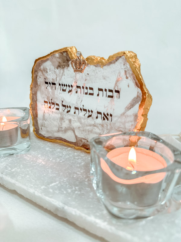 פמוט אבן קוורץ- רבות בנות פמוט אבן קוורץ- רבות בנות
