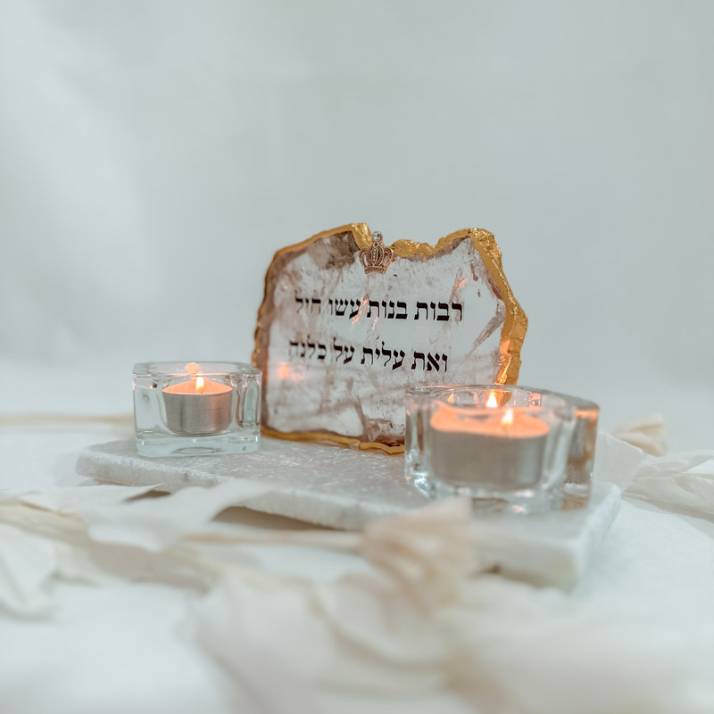 פמוט אבן קוורץ- רבות בנות פמוט אבן קוורץ- רבות בנות