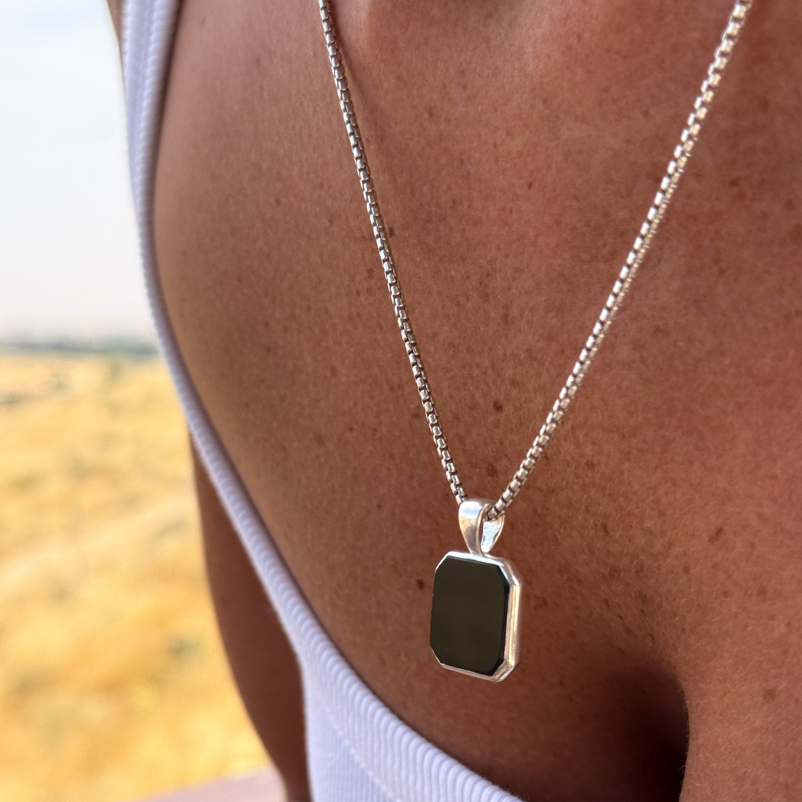 תליון אוניקס ריבוע - תדרים תליון אוניקס ריבוע - תדרים