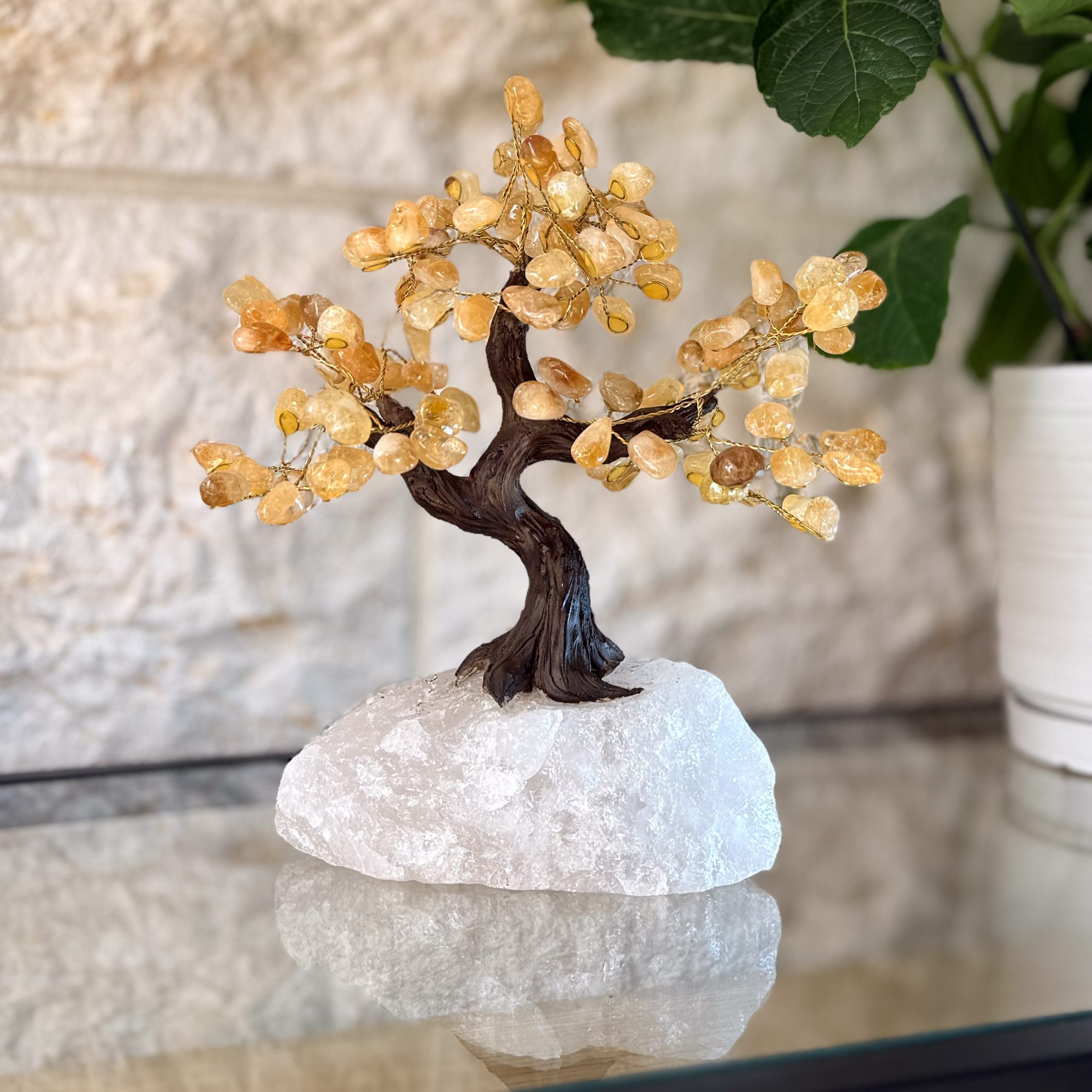 העץ הנדיב סיטרין על קוורץ גדול העץ הנדיב סיטרין על קוורץ גדול